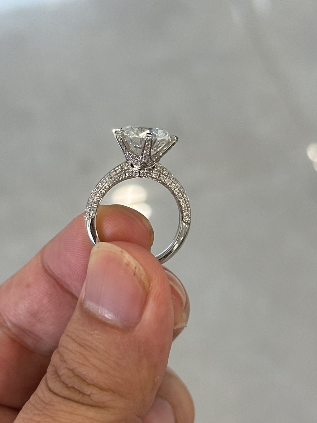 For deewaslike,5ct round center stone,pave band,6 prongs