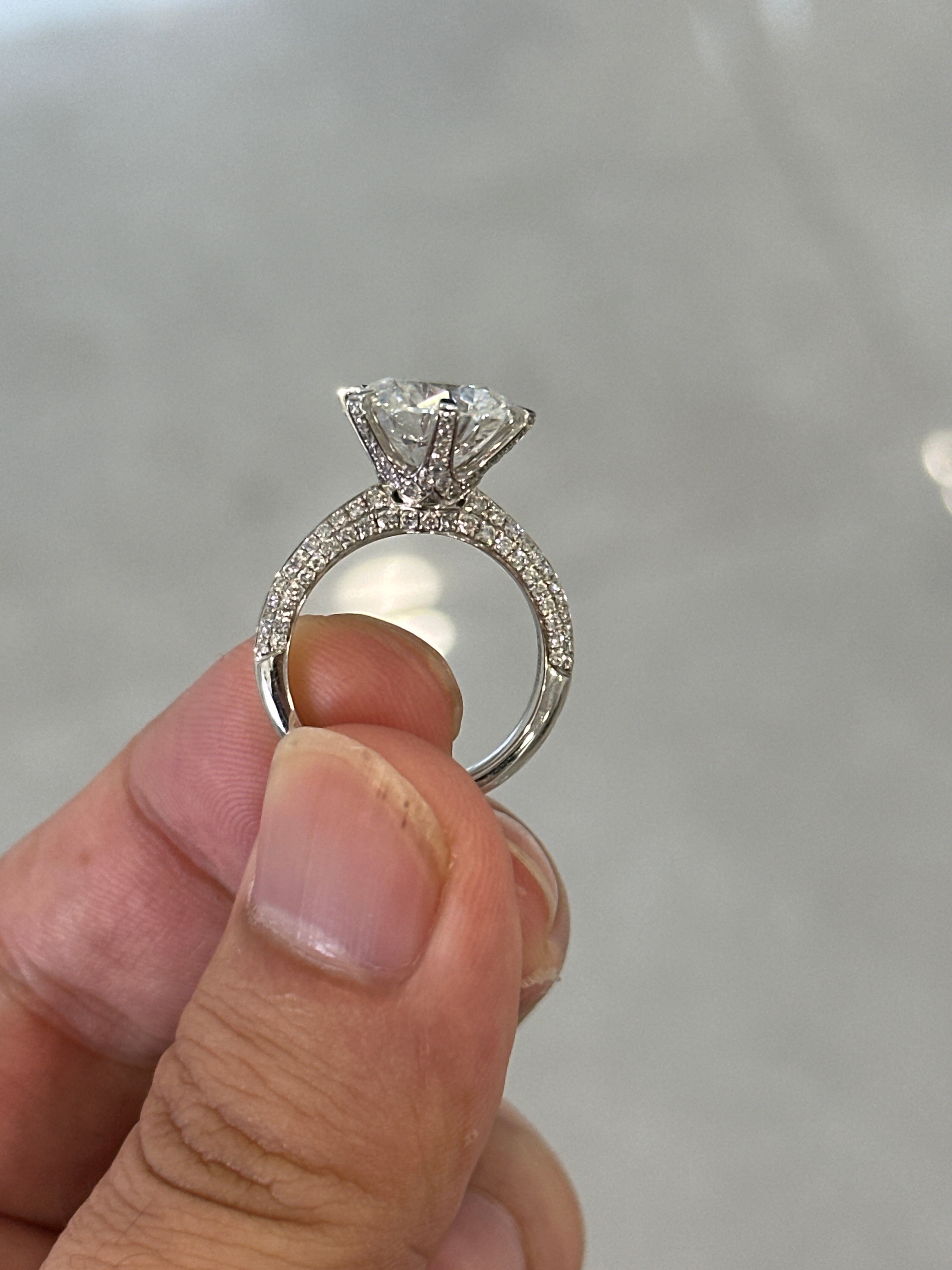 For deewaslike,5ct round center stone,pave band,6 prongs