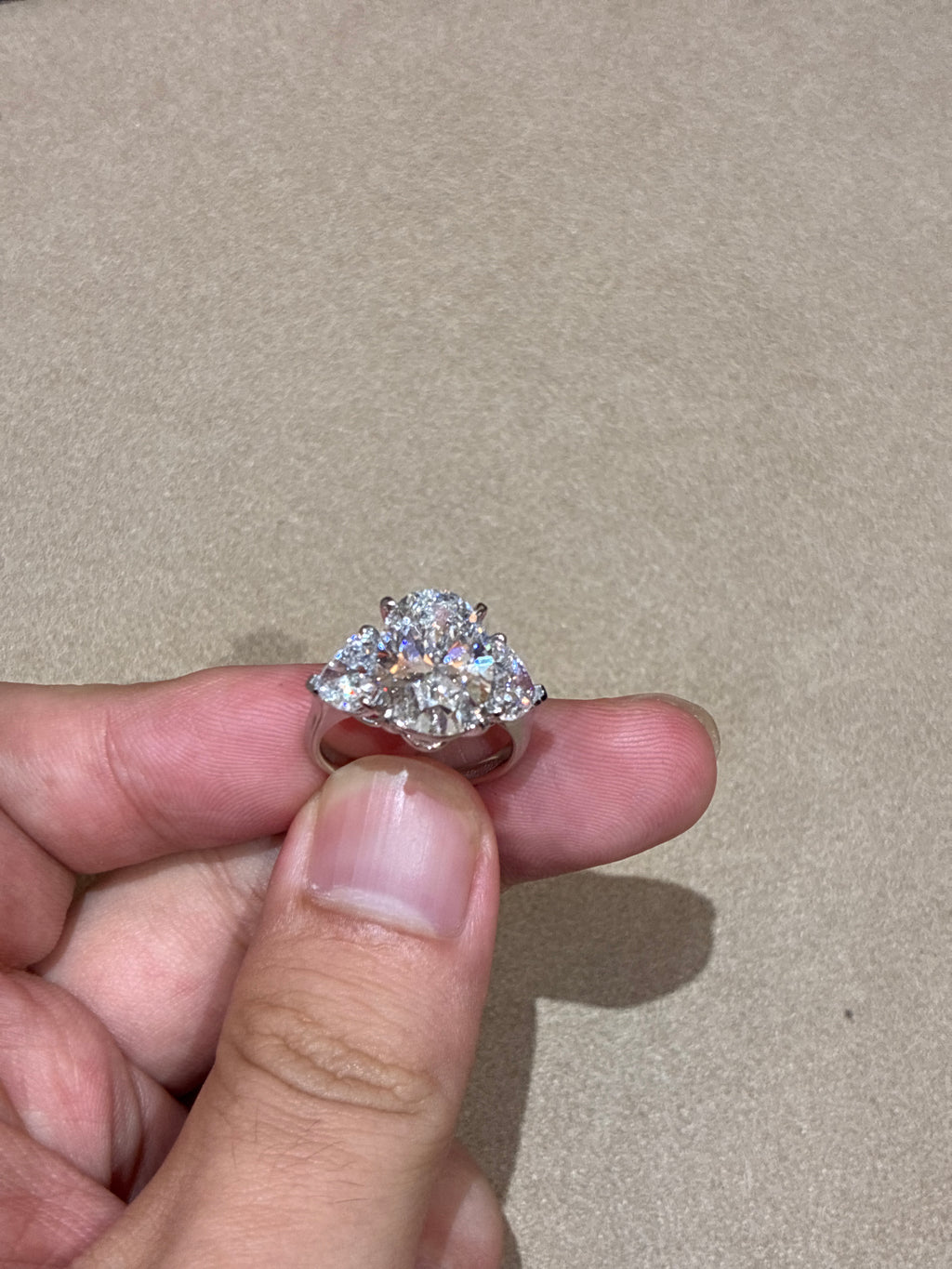 For Juno,three stone ring ,18K white gold,main stone oval cut 5.01ct D VVS2,side stone 2.015ct
