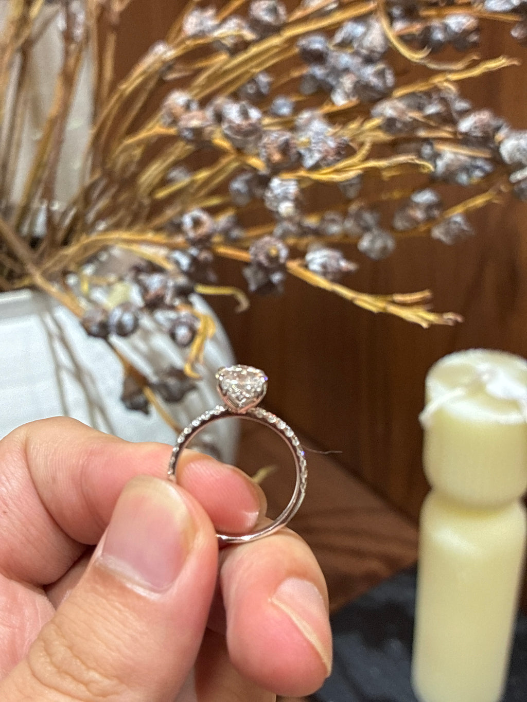For Young bee,Ring 18K yellow gold main stone oval cut 2.05ct D VVS1 side stone 0.36ct
