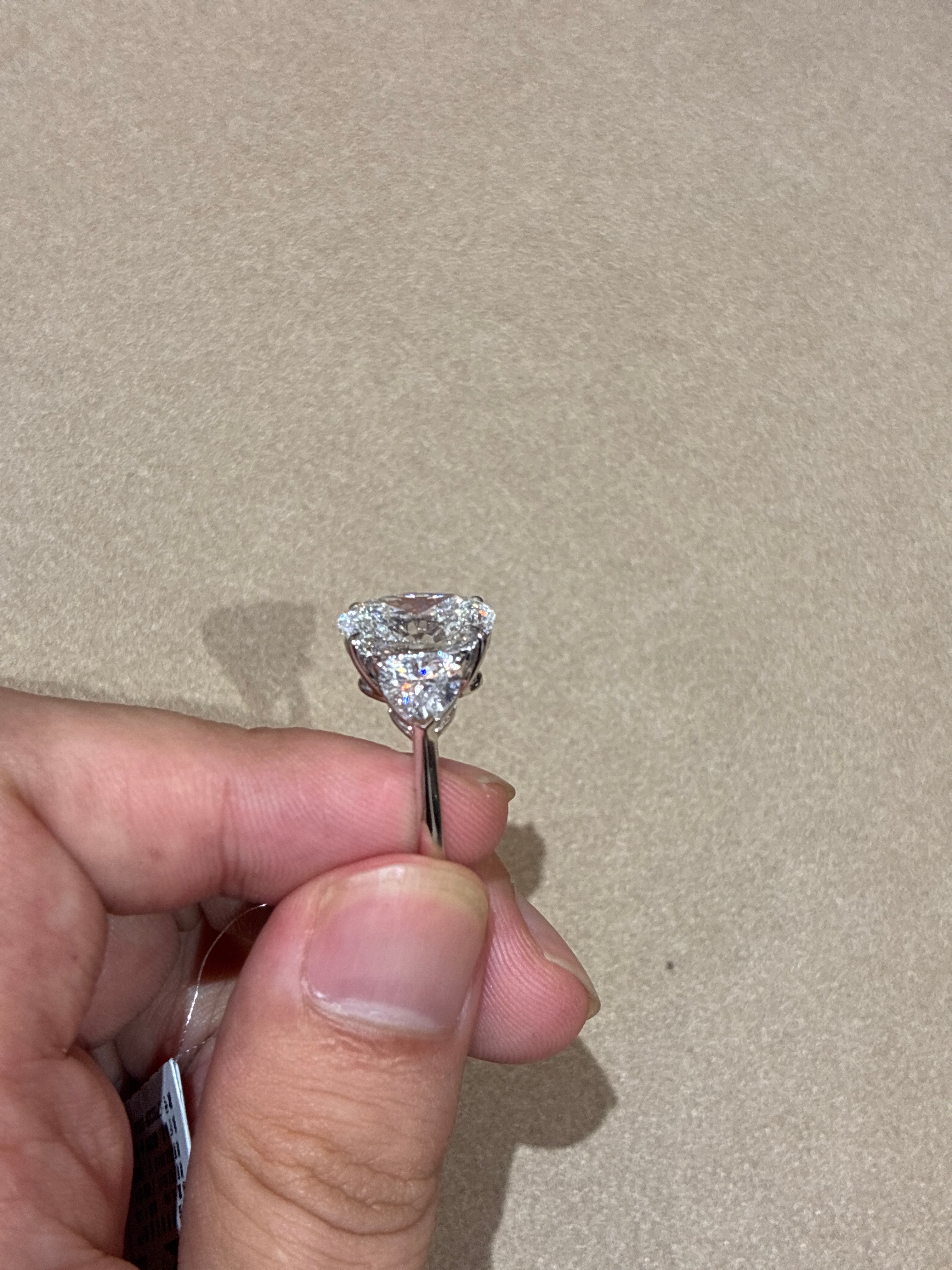 For Juno,three stone ring ,18K white gold,main stone oval cut 5.01ct D VVS2,side stone 2.015ct