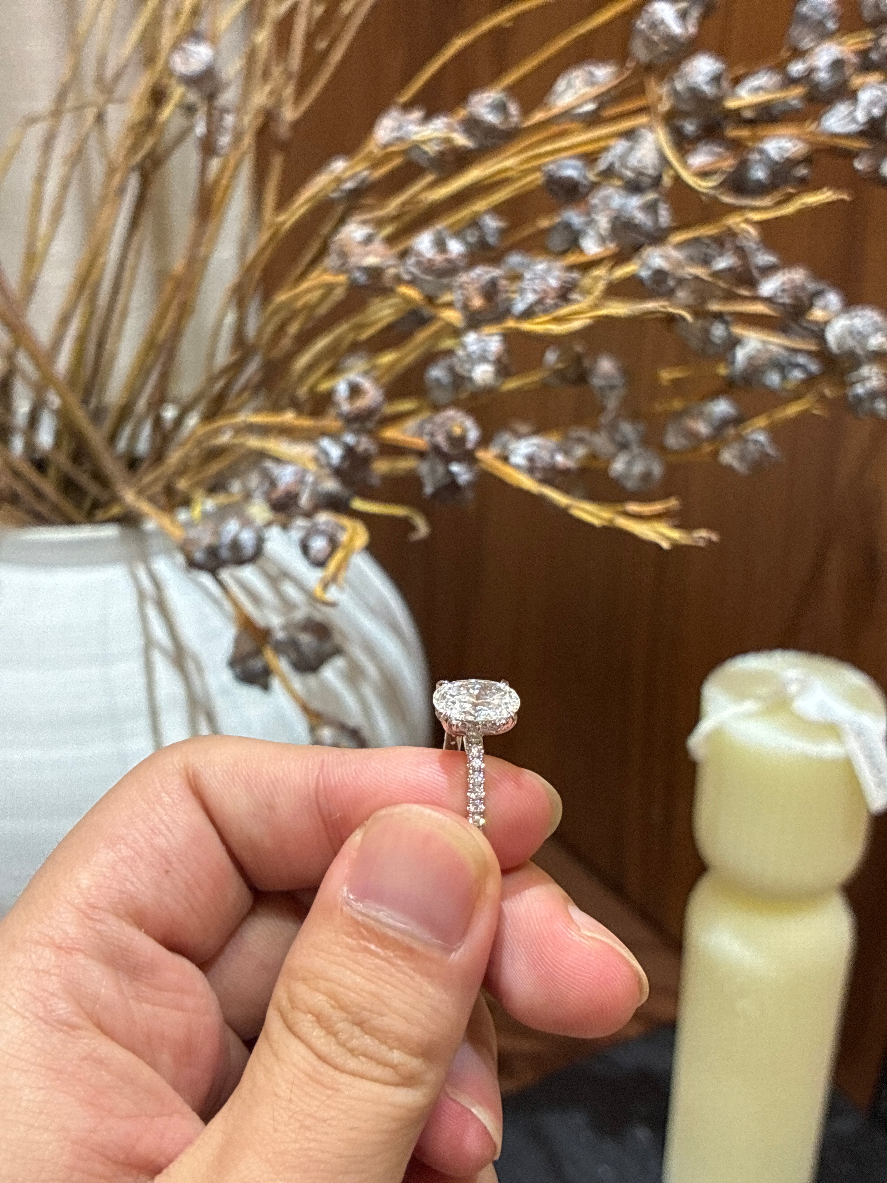 For Young bee,Ring 18K yellow gold main stone oval cut 2.05ct D VVS1 side stone 0.36ct