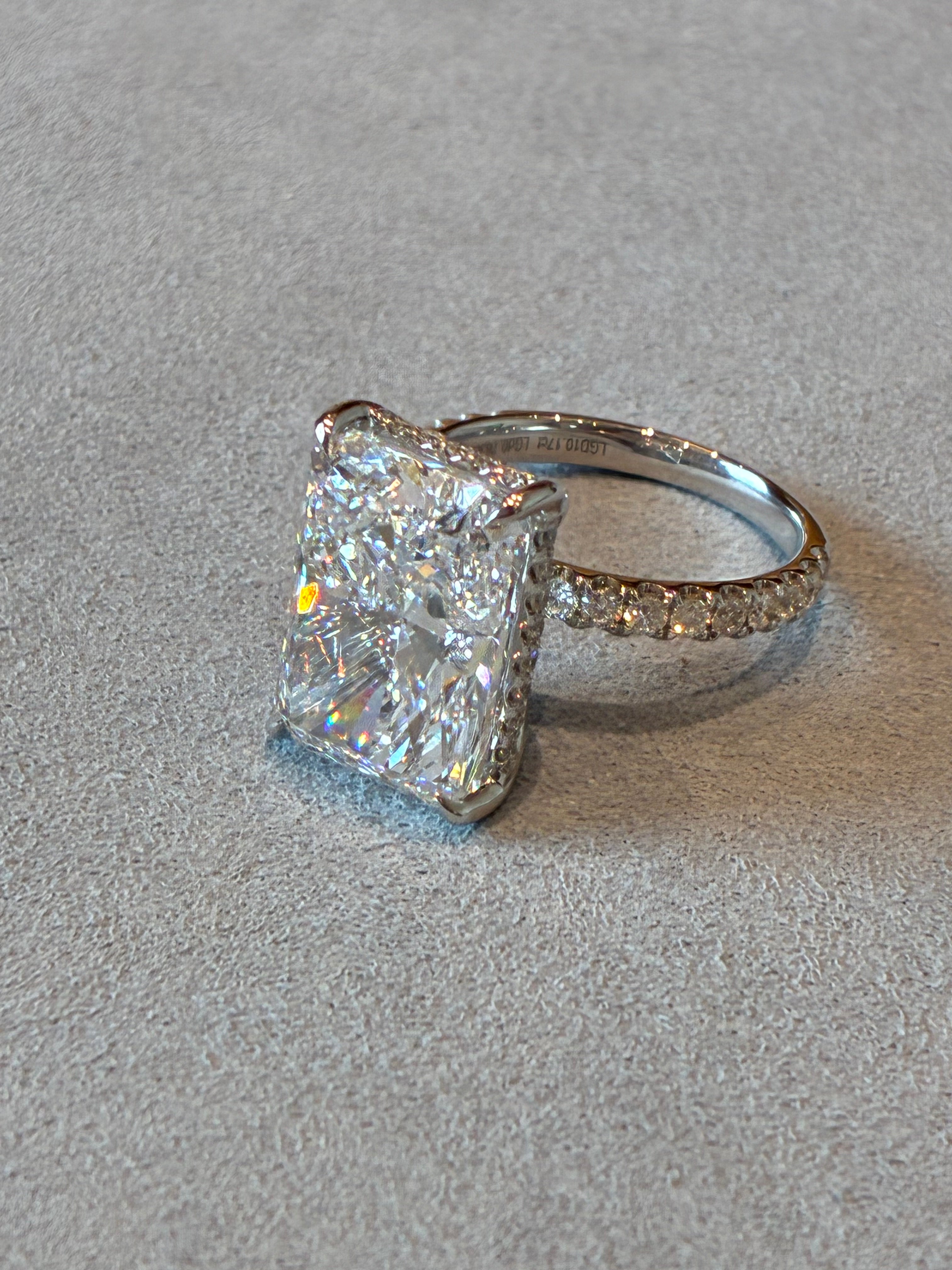 Ring 18K White Gold Main Stone Radiant Cut 10.17ct D/VVS2 2EX N Side Stone 0.763ct/44p