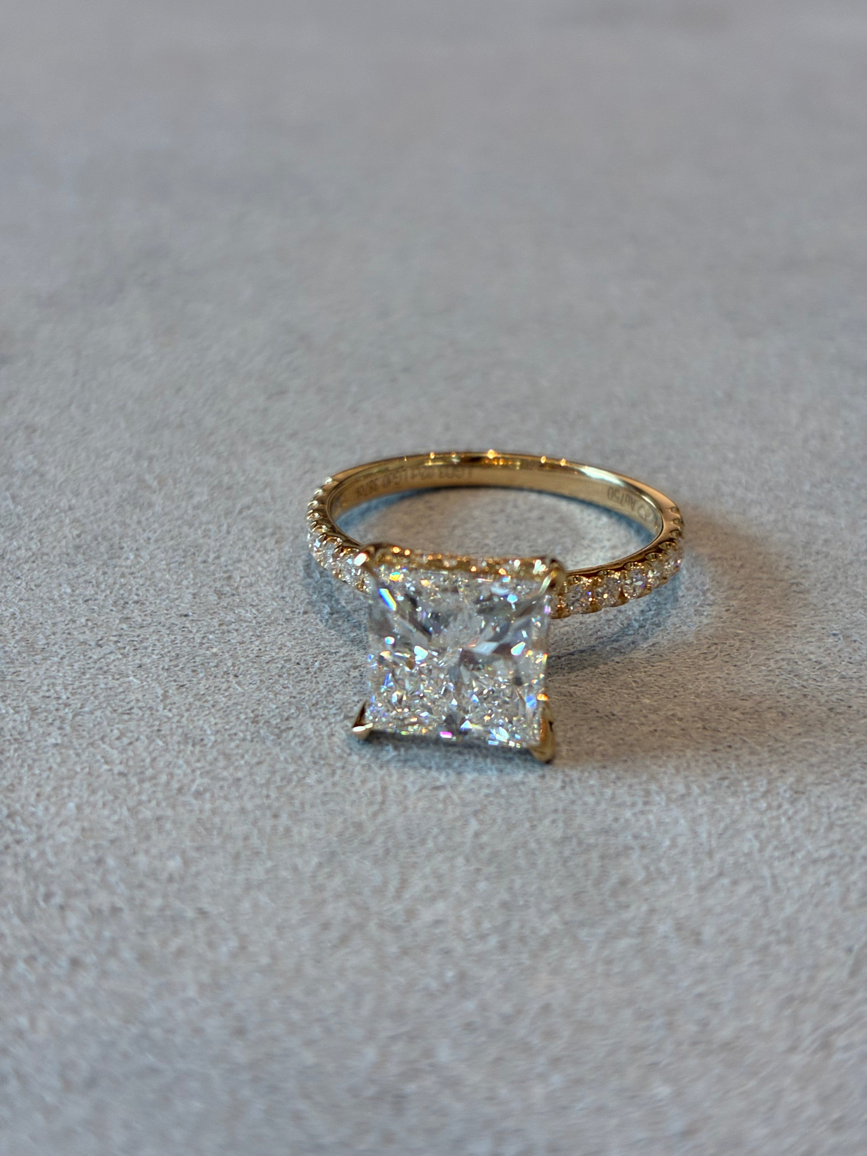 18K Yelloe Gold Princess Cut 3.02ct D VVS2 Side Stone 0.387ct/34p