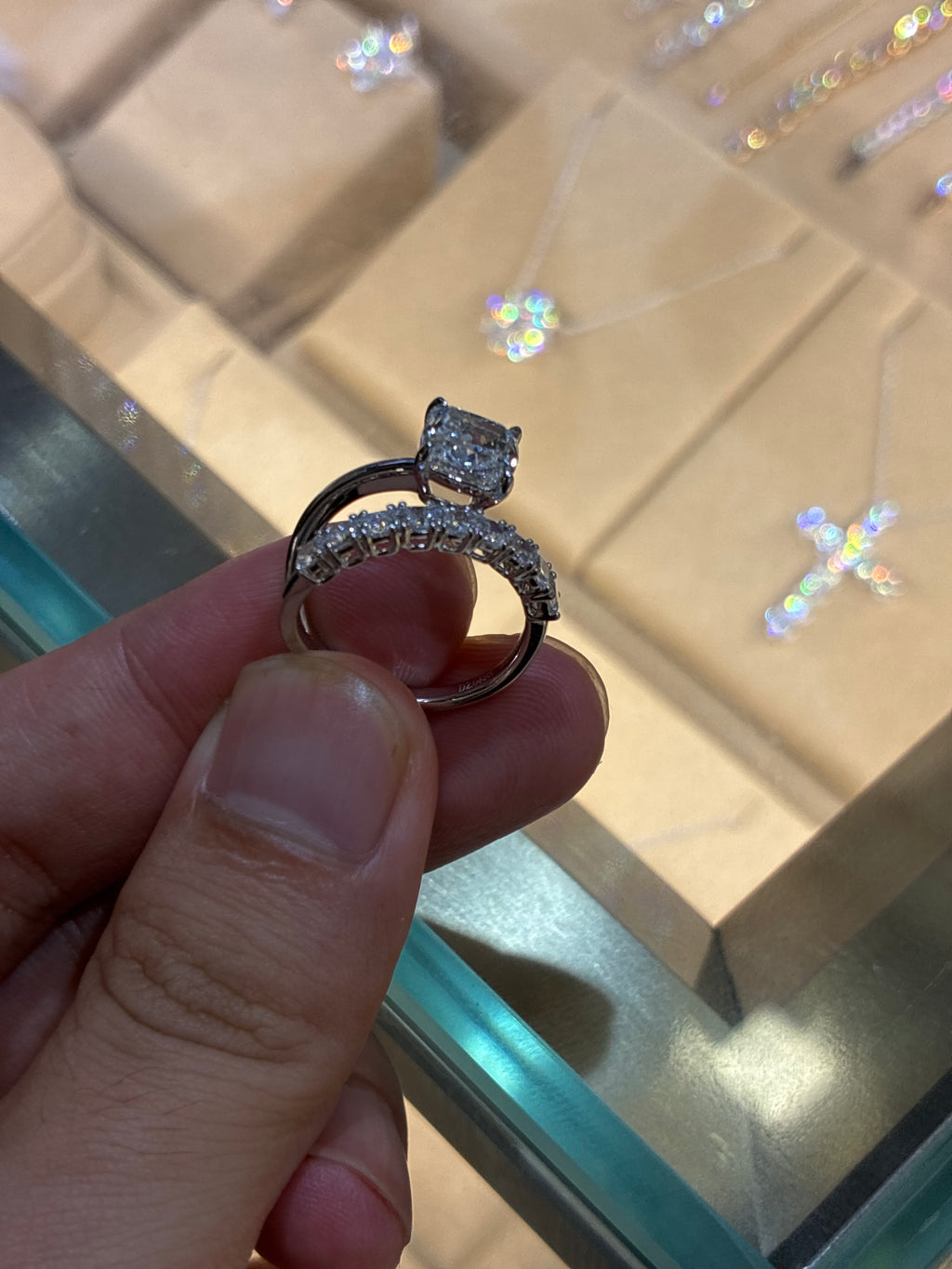 For ♥️，18k ring,main stone 2.045ct side stone 0.83ct
