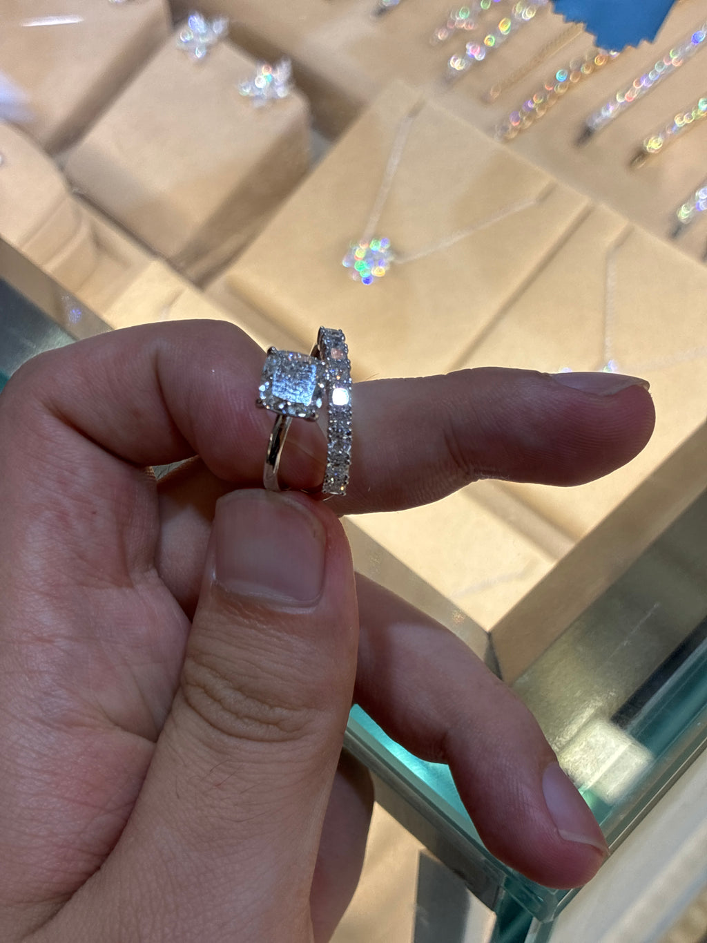 For ♥️，18k ring,main stone 2.045ct side stone 0.83ct