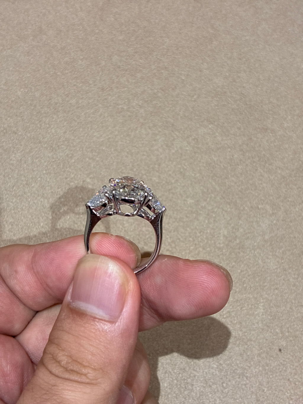 For Juno,three stone ring ,18K white gold,main stone oval cut 5.01ct D VVS2,side stone 2.015ct