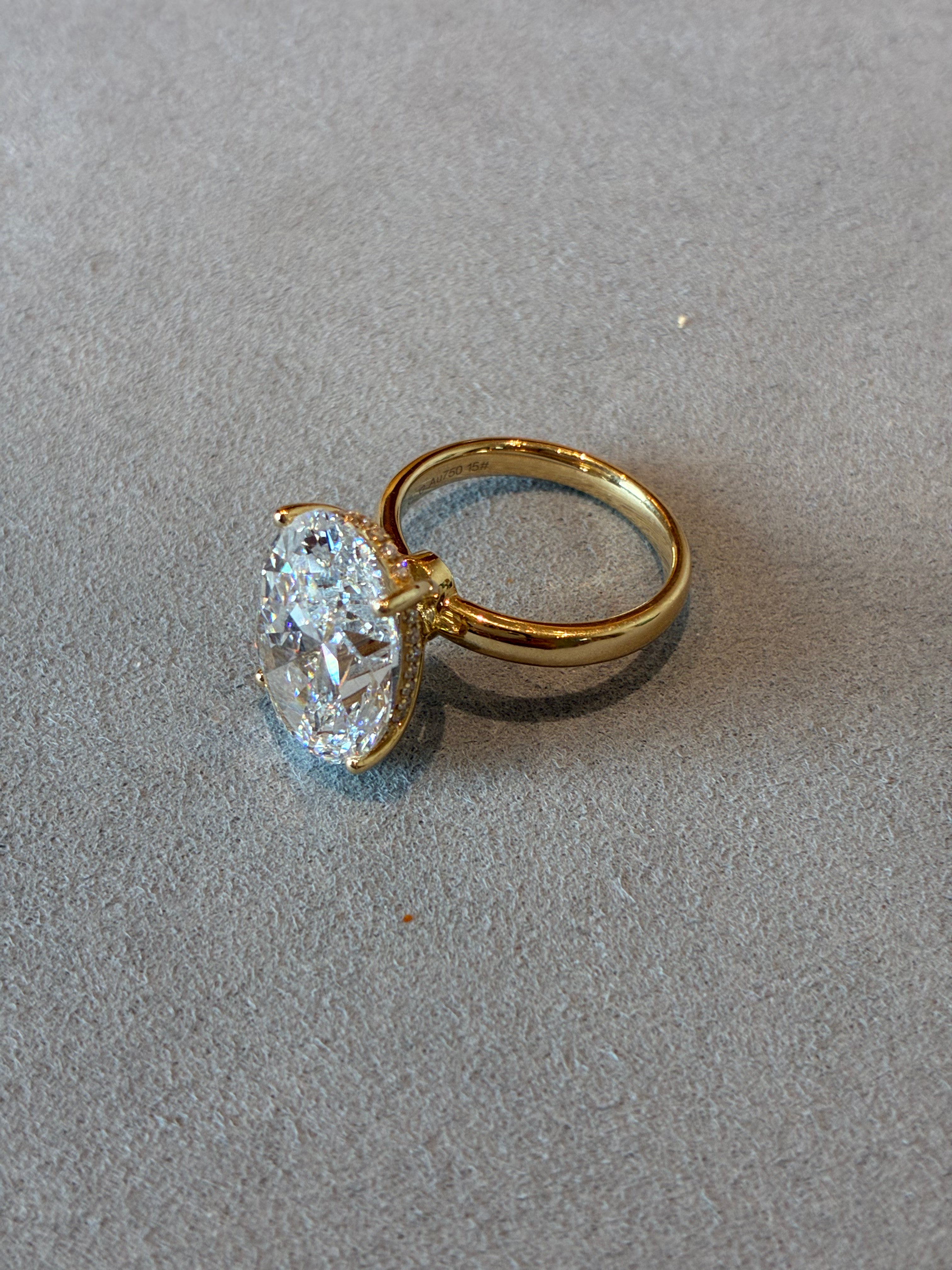 Solitaire Ring With Hidden Halo 18K Yellow Gold Oval Cut 10.58ct E/VVS2 2EX side stone 0.169ct/28p