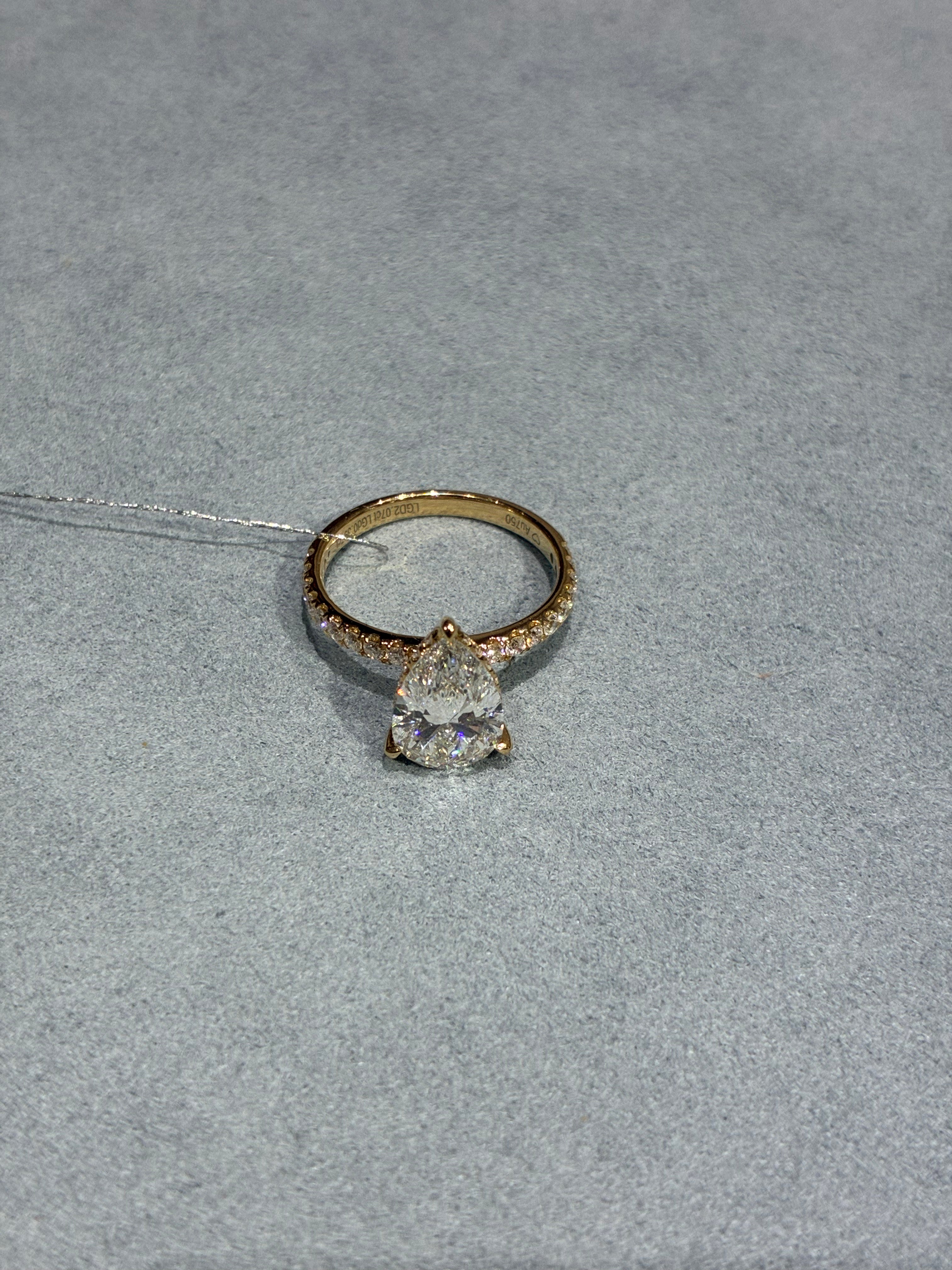 For Jane,18K gold,Pair Cut 2.07ct D VVS2 side stone 0.397ct