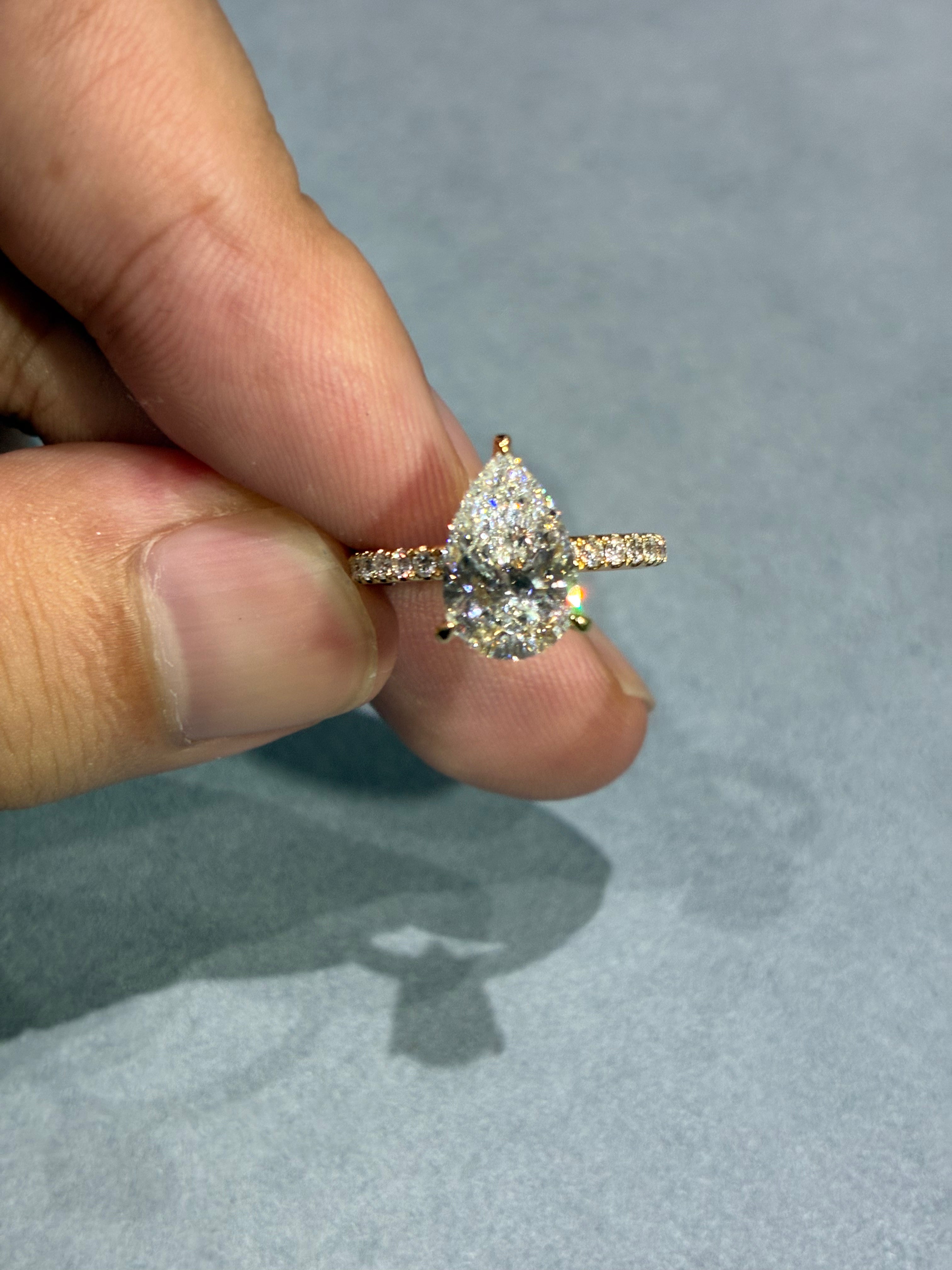 For Jane,18K gold,Pair Cut 2.07ct D VVS2 side stone 0.397ct