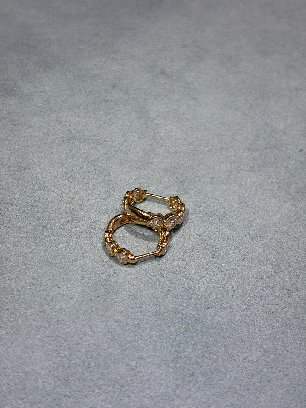 For Mireya,earring 18k yellow gold ,hear shape cut side stone 1.498ct