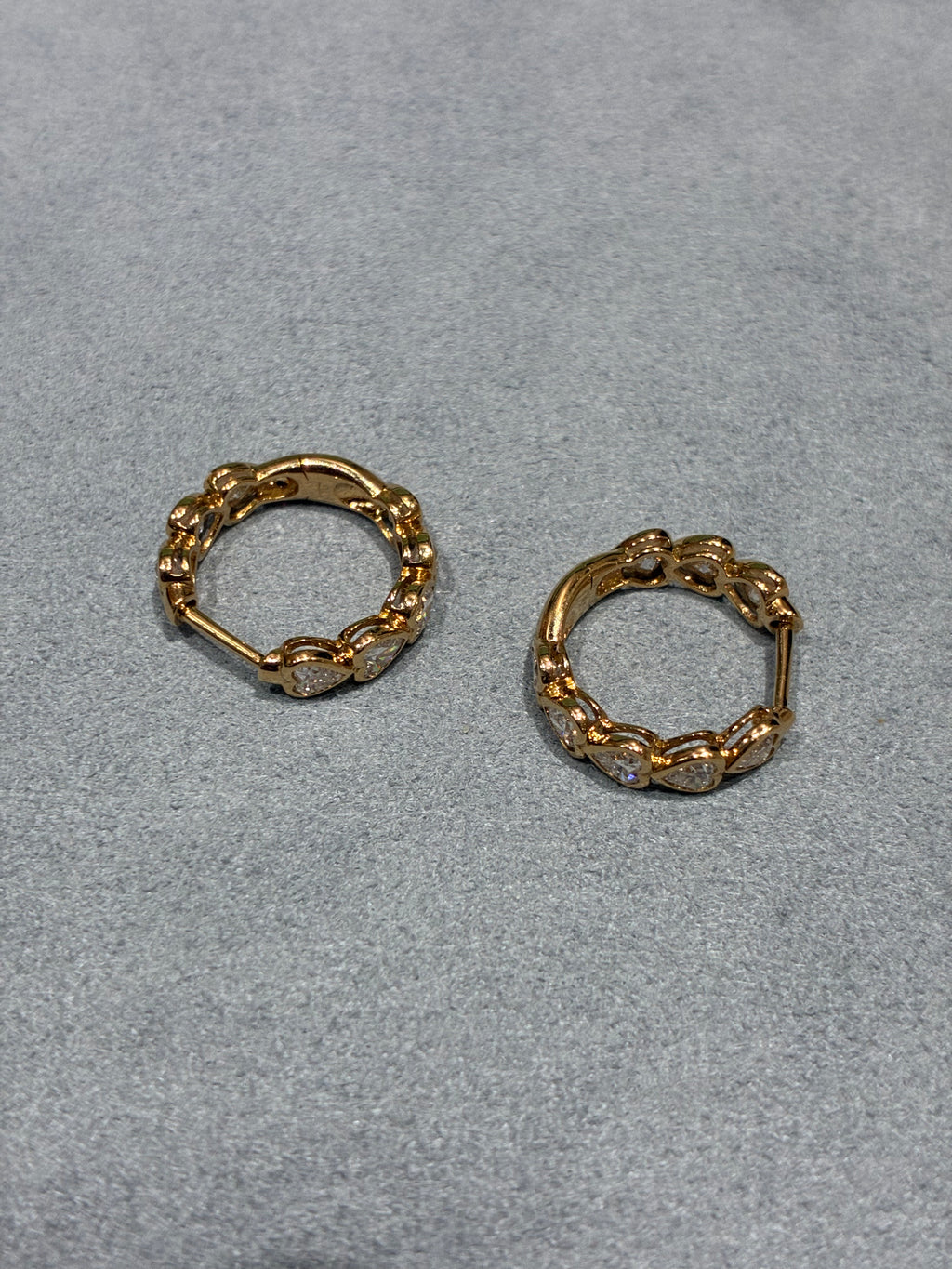 For Mireya,earring 18k yellow gold ,hear shape cut side stone 1.498ct