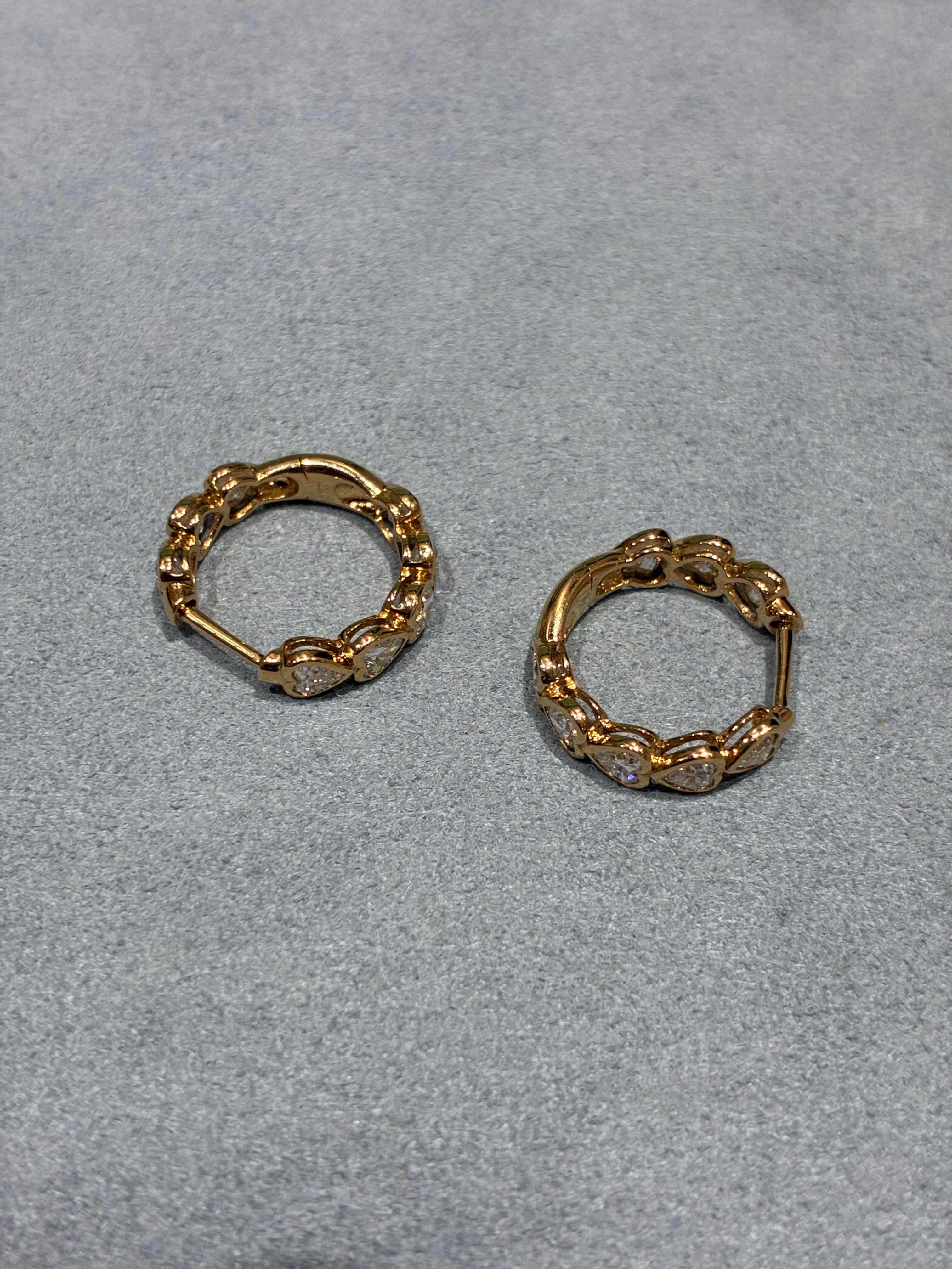For Mireya,earring 18k yellow gold ,hear shape cut side stone 1.498ct