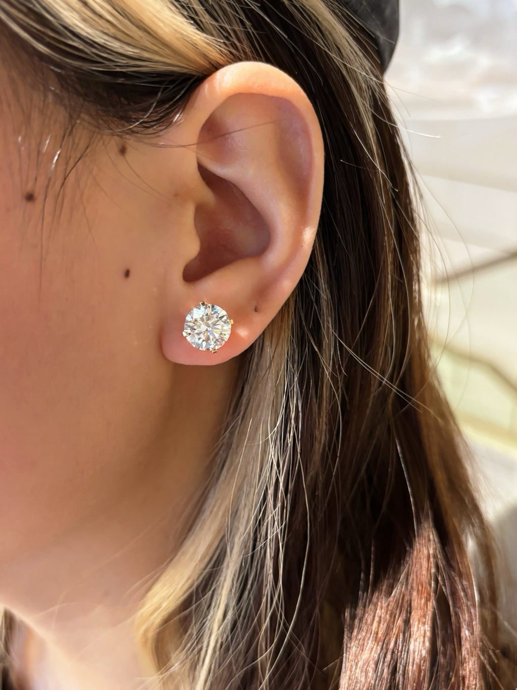 Stud Earrings                         Round Cut 6.11ct/2p                           18K Yellow Gold