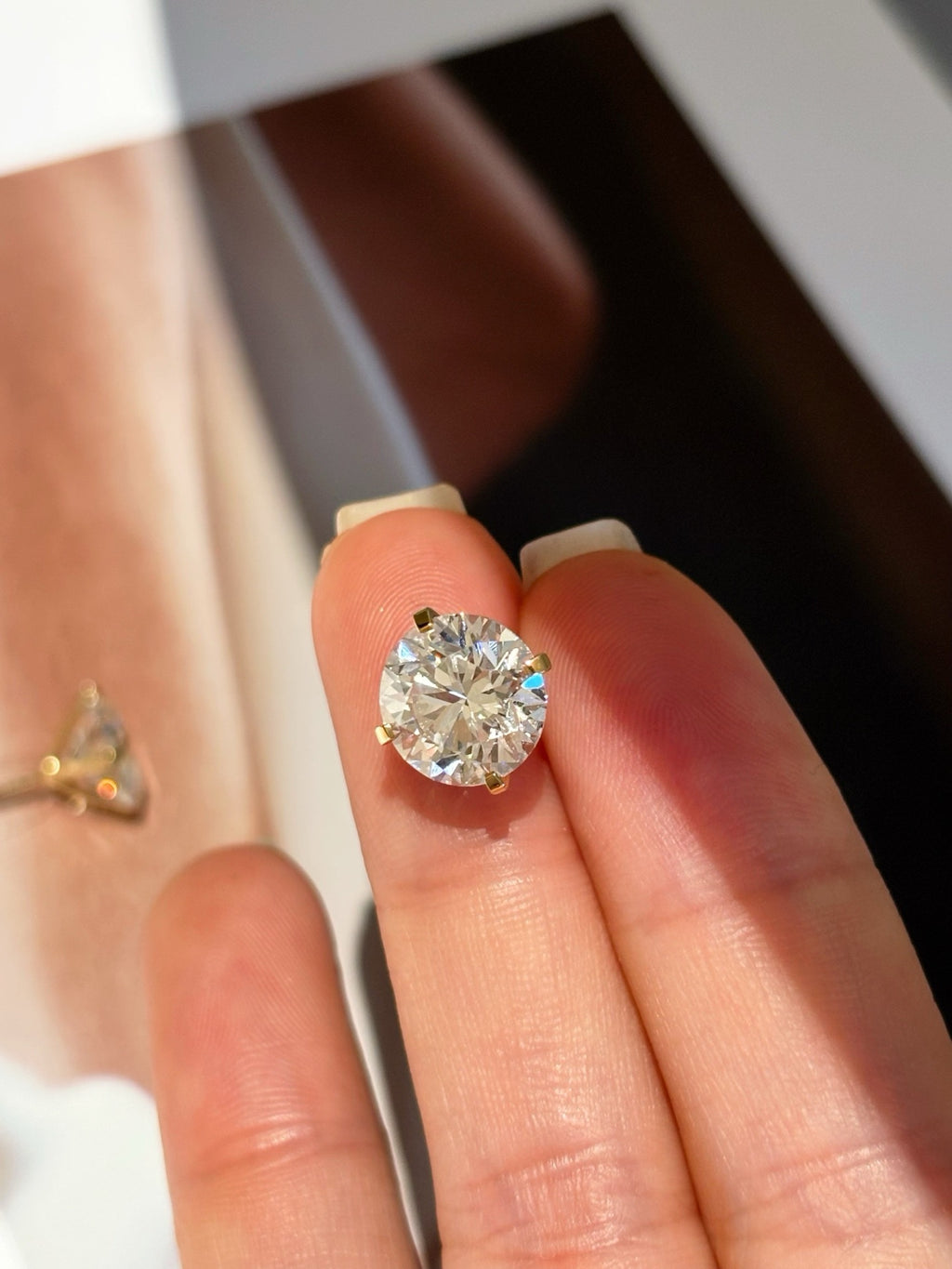 Stud Earrings                         Round Cut 6.11ct/2p                           18K Yellow Gold