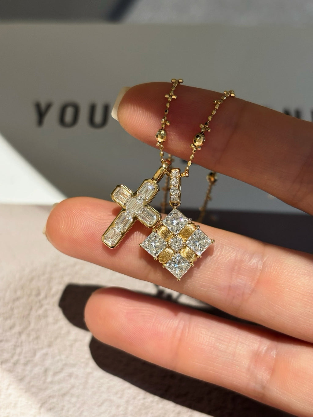 Pendant Only Without Chain     P1:0.5ct/6p    P2:1.55ct/9          18K Yellow Gold/A set