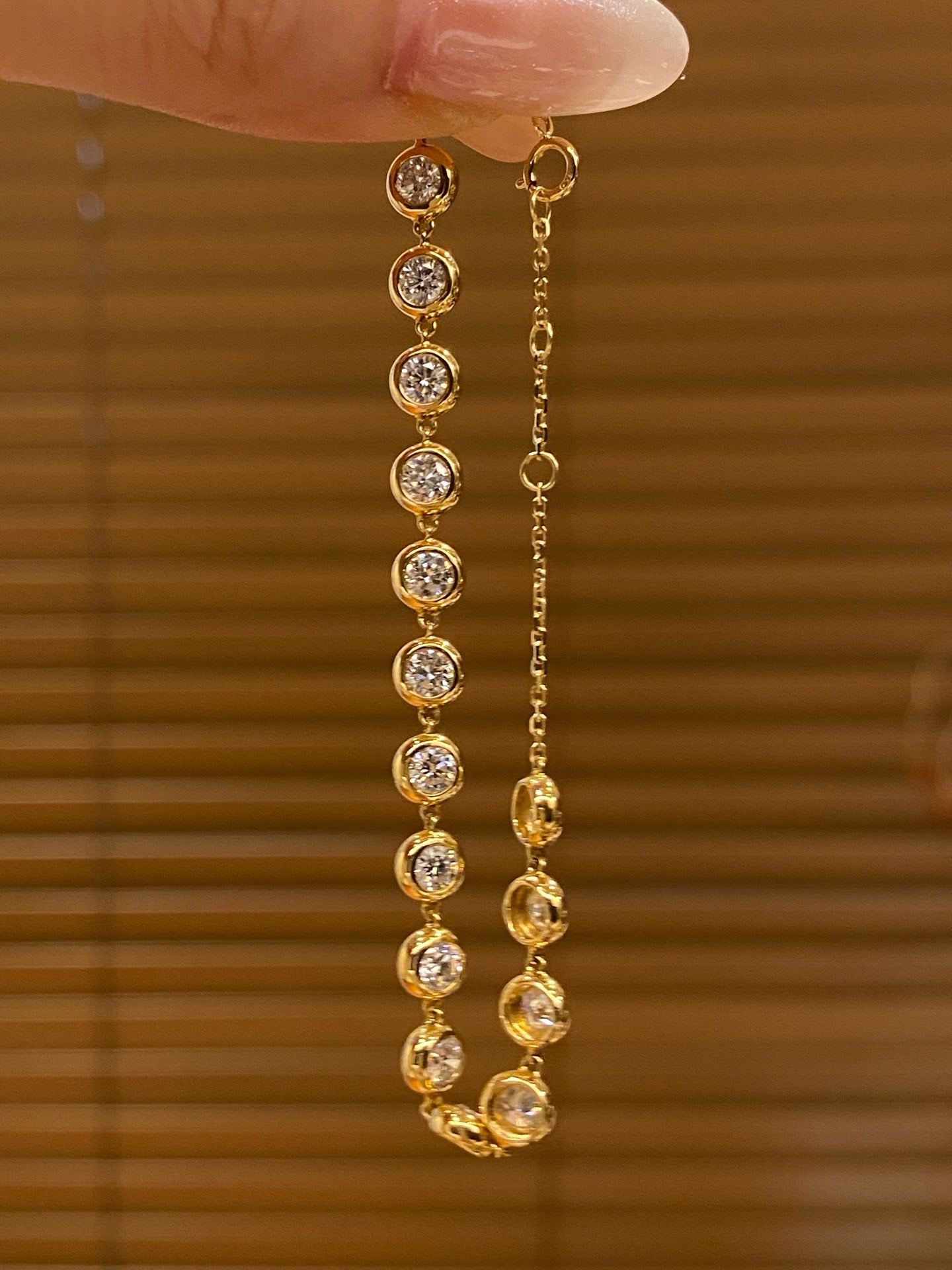 Adjustable Bracelet
Round Lab-Grown Diamond: 1.496ct / 15p  18K Yellow Gold