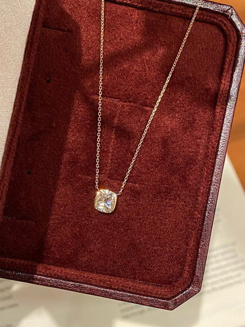 18K Yellow Gold Single Cushion Cut 1.015ct/p Necklace
