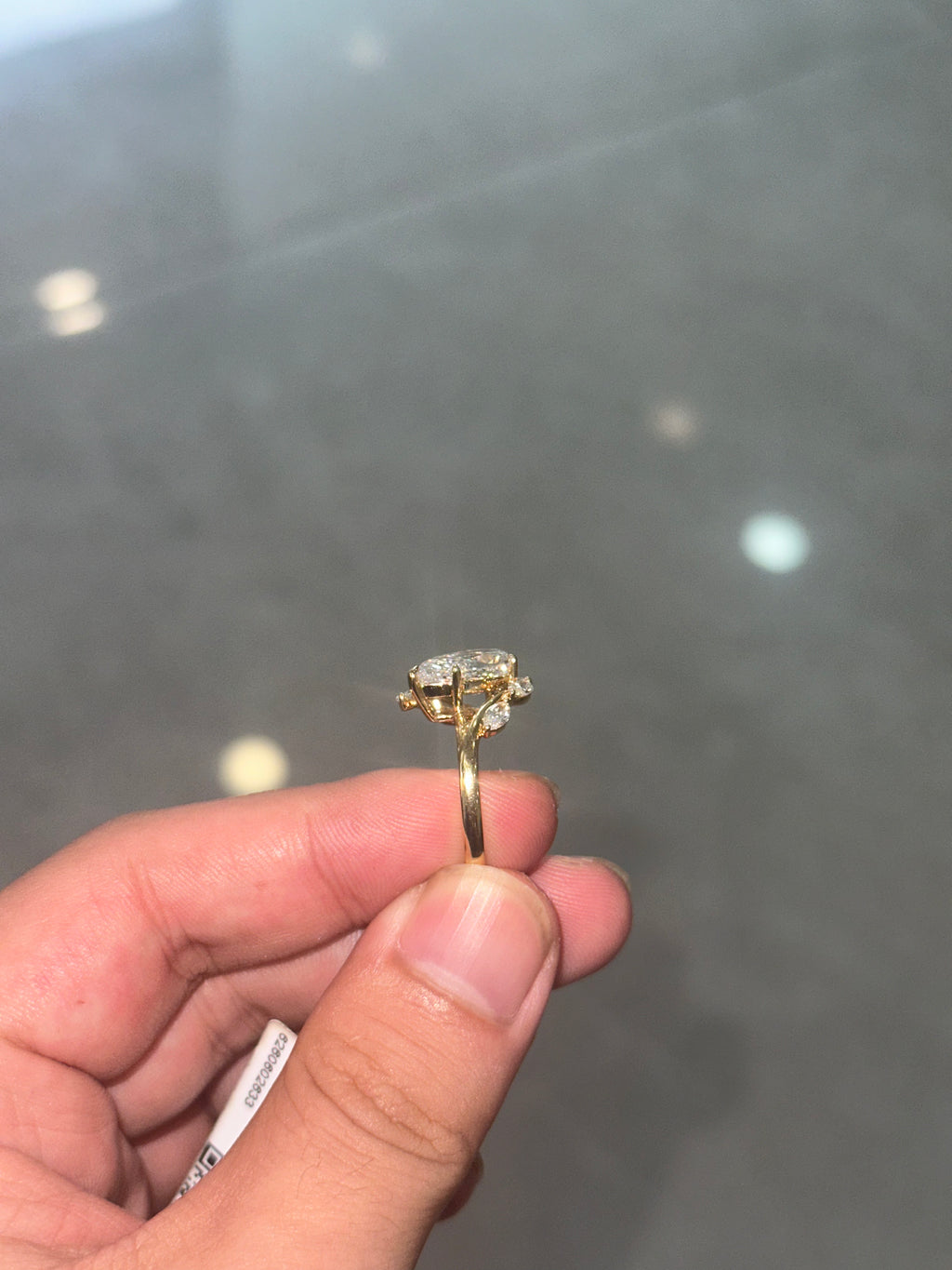 For Going,thinner band,18k yellow gold,centerstone pear shape 3ct E VVS2,side stone 0.6ct/6 piece